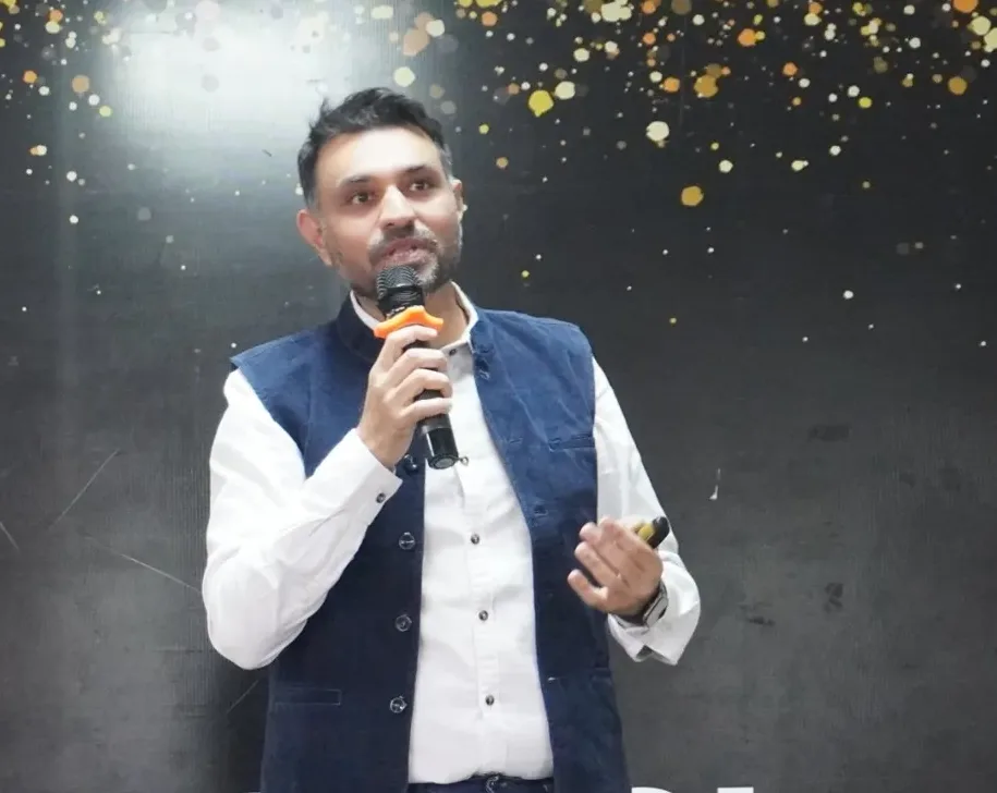 Nitin Mahajan addressing students and parents at a school in Belagavi